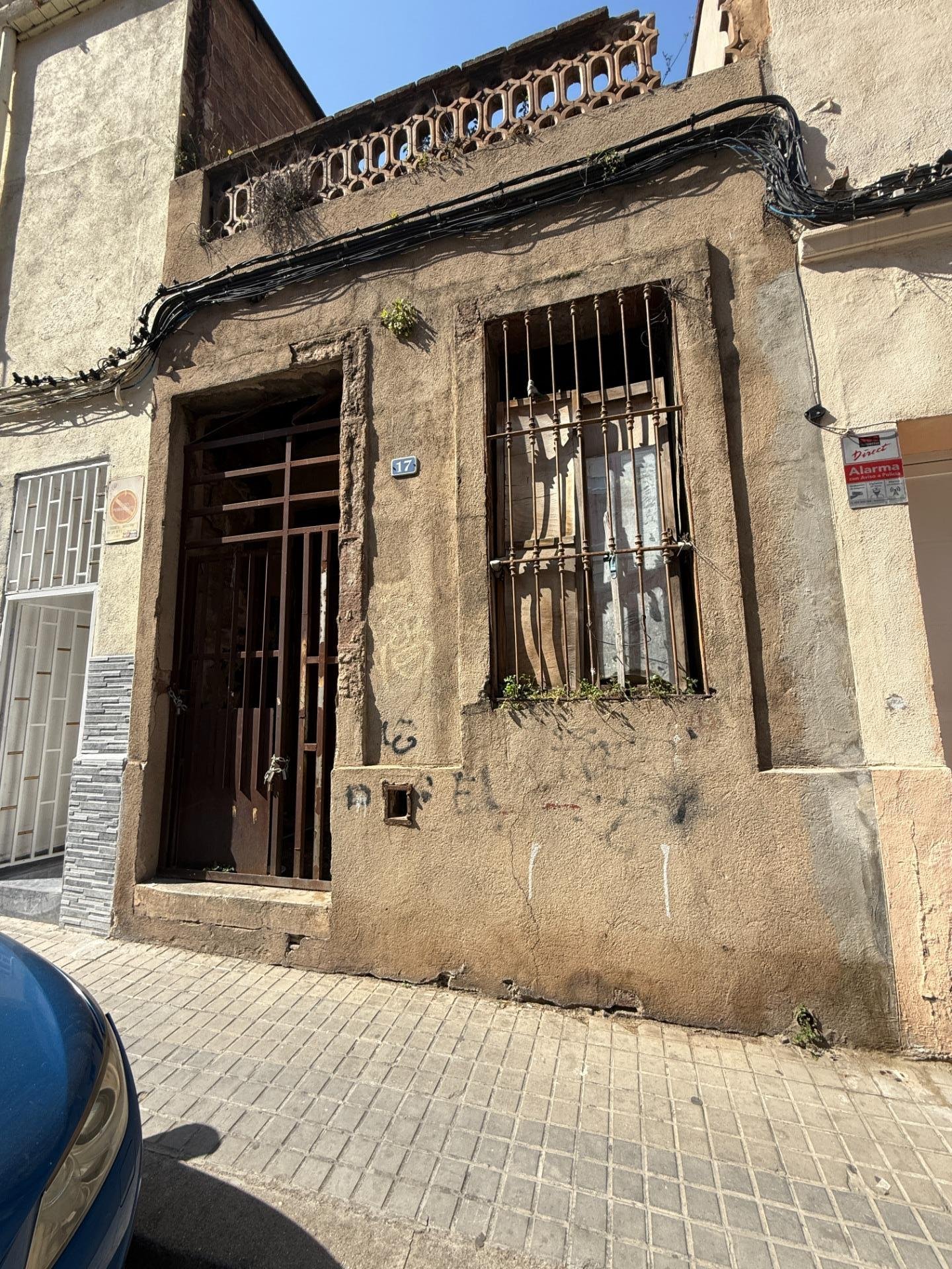 Foto 2 de EIXAMPLE - CASA PER REFORMAR SITUADA EN UN ENTORN IMMILLORABLE!!!
