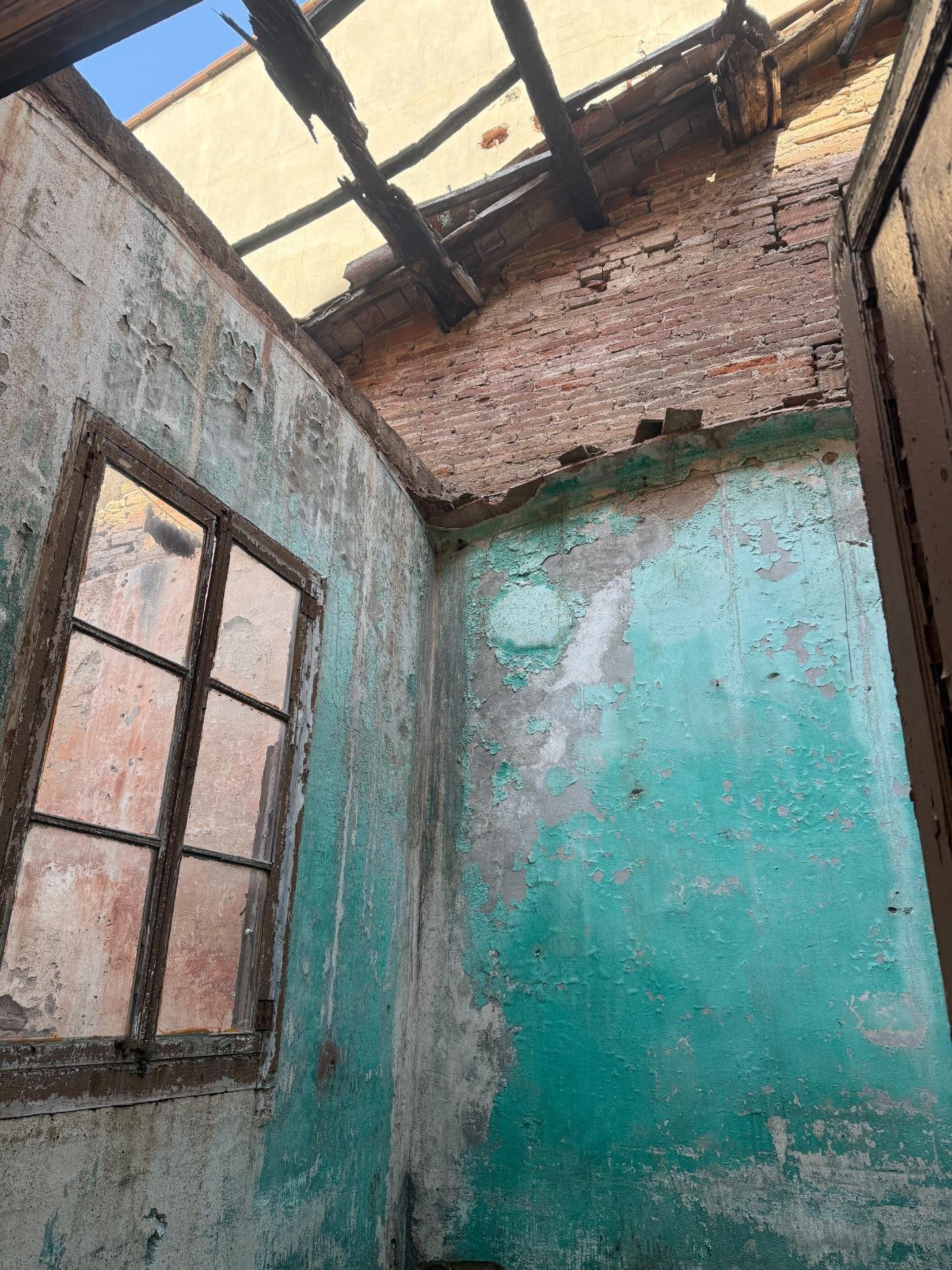 Foto 6 de EIXAMPLE - CASA PER REFORMAR SITUADA EN UN ENTORN IMMILLORABLE!!!