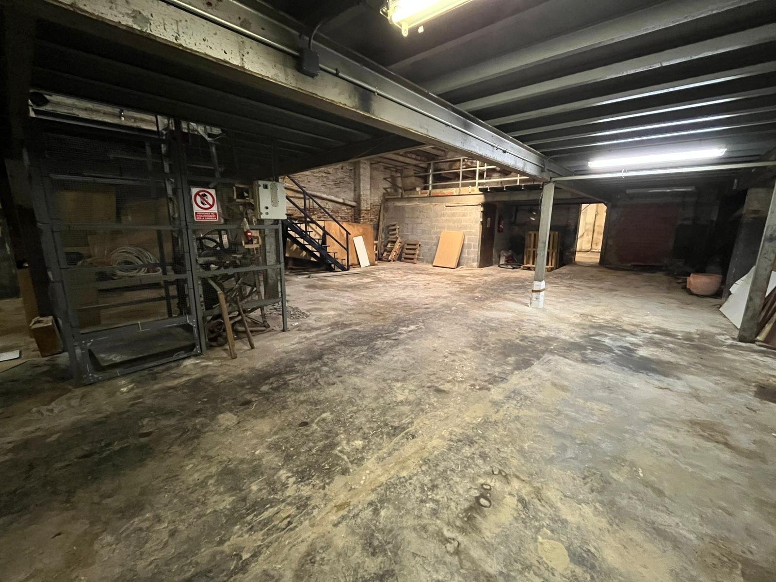 Nave industrial a la venta en Hostafrancs, Sabadell!