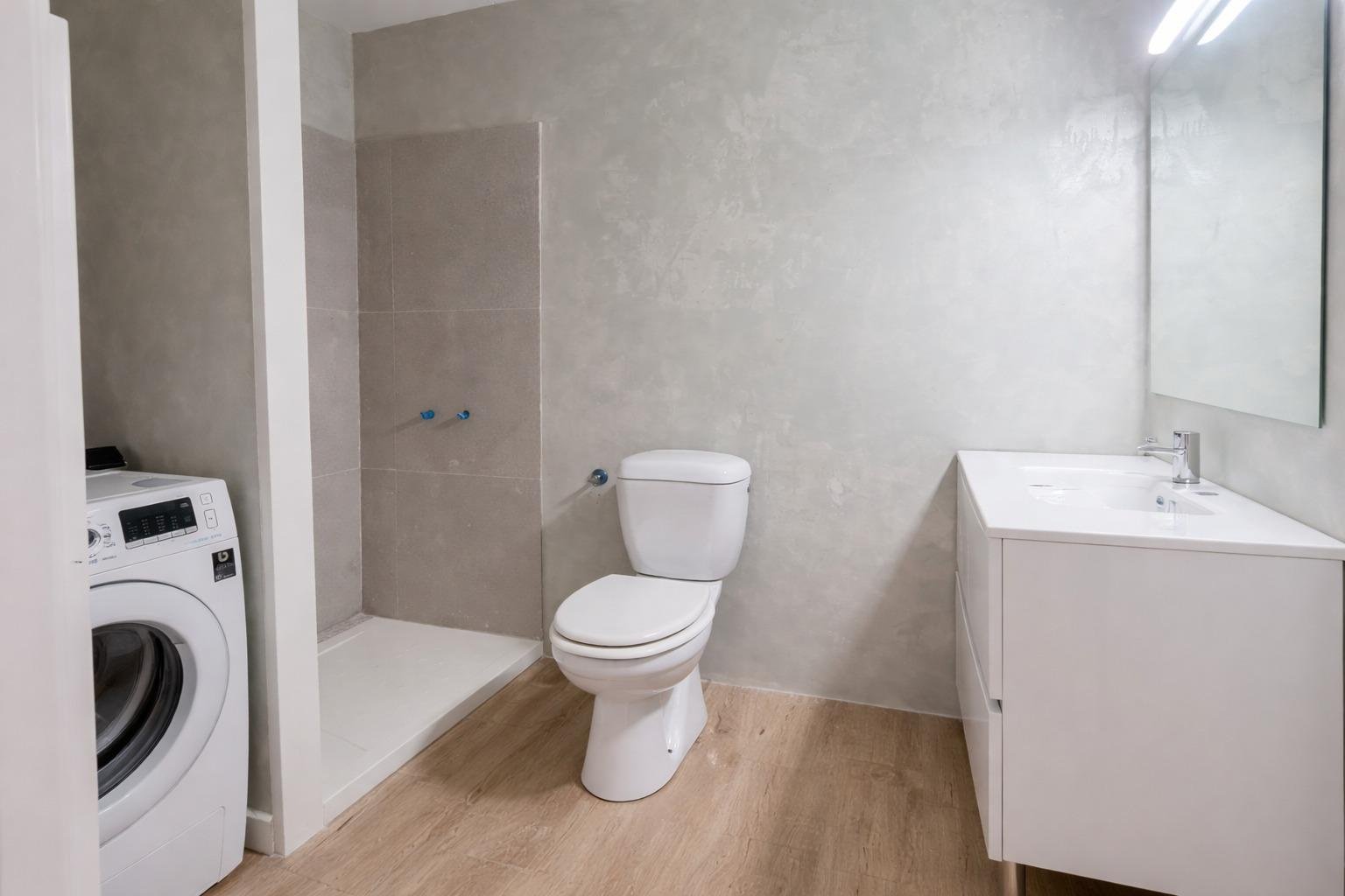 Foto 4 de Espacio tipo loft reformado con cocina y baño – ideal despacho o estudio.
