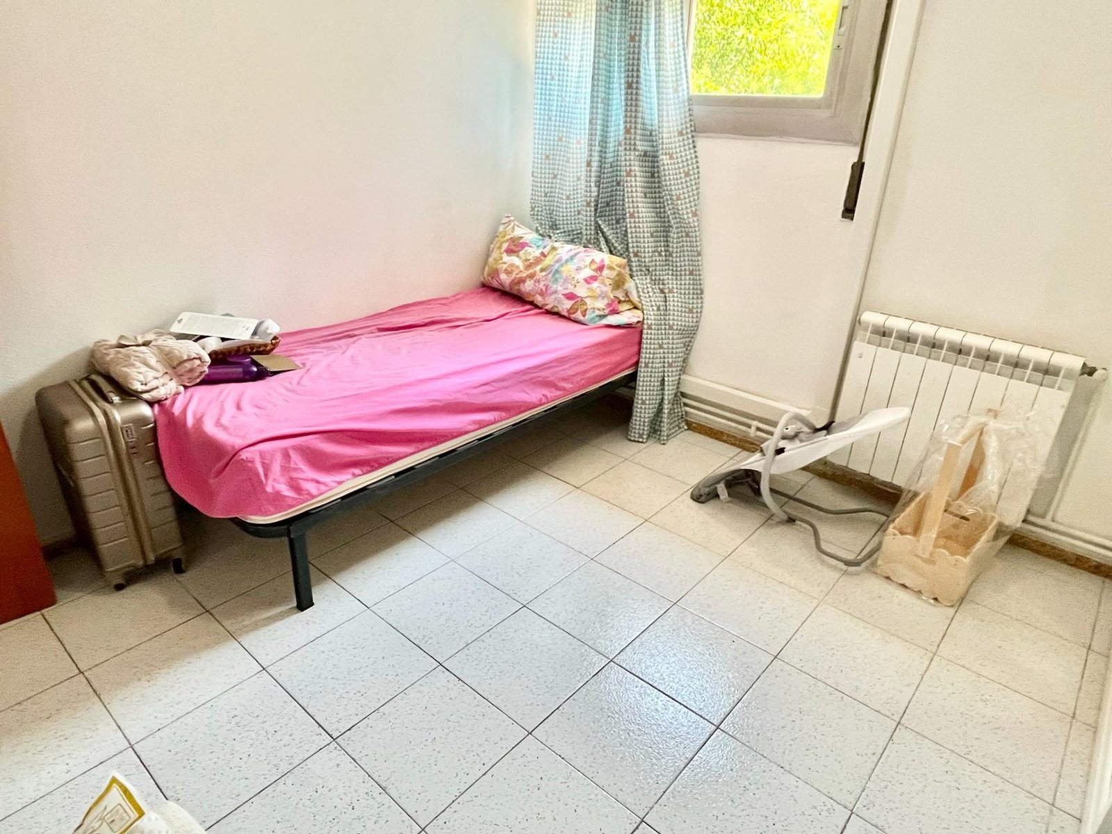 Foto 11 de Oportunidad Inmobiliaria (piso alquilado) en Montcada i Reixac: Piso Luminoso y Exterior a un Precio Atractivo