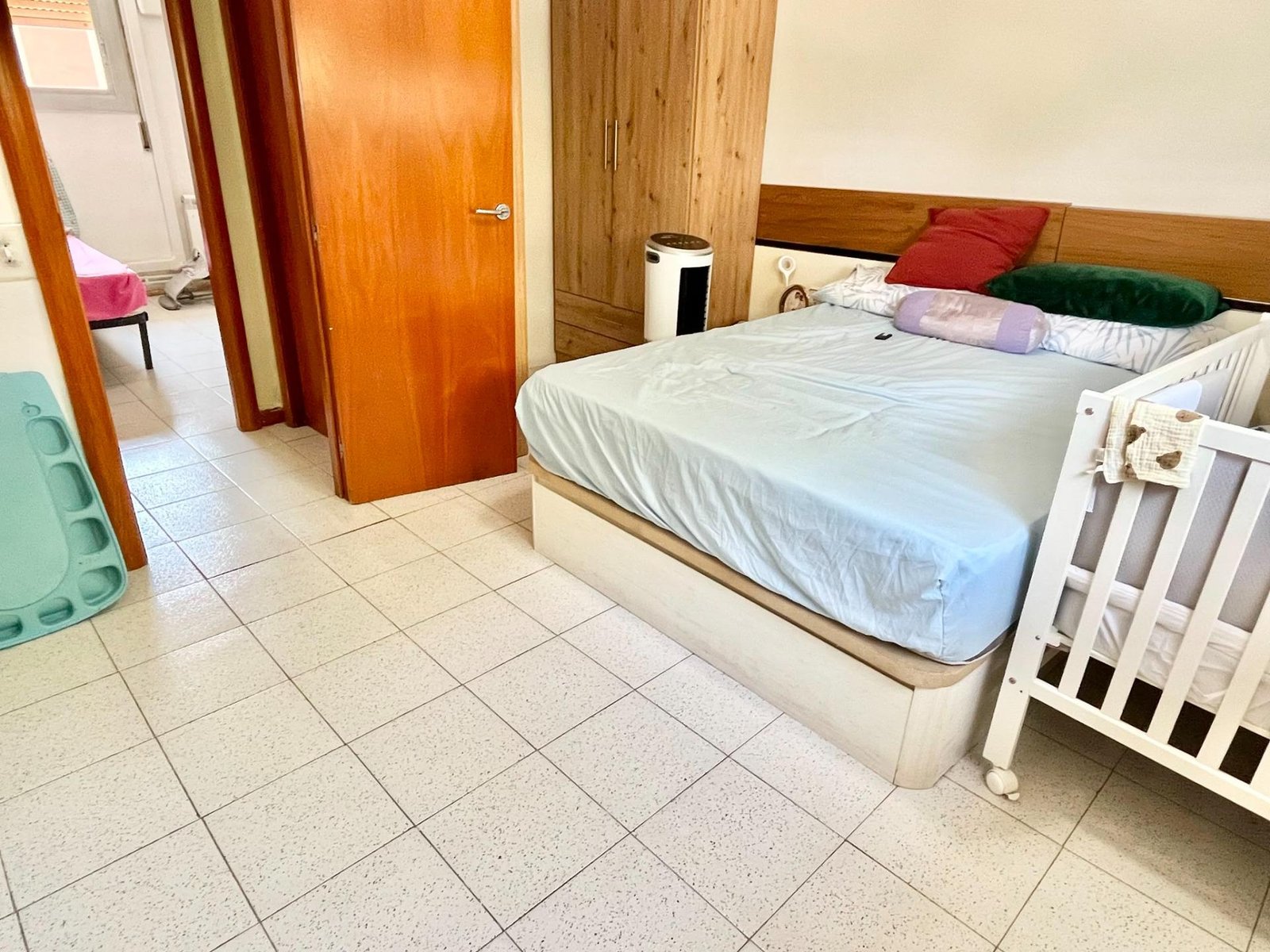 Foto 9 de Oportunidad Inmobiliaria (piso alquilado) en Montcada i Reixac: Piso Luminoso y Exterior a un Precio Atractivo