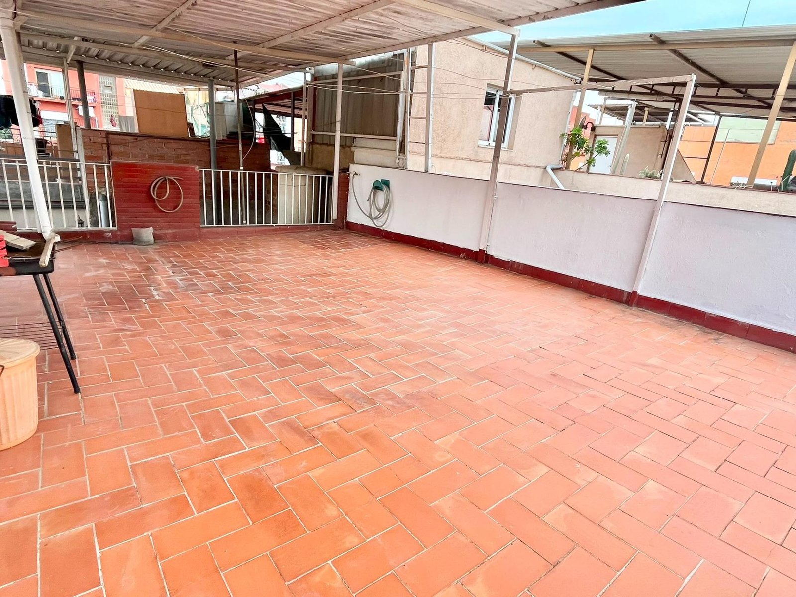 Foto 7 de Encantador Adosado en Sabadell - ¡Tu nuevo hogar te espera por €232,000!