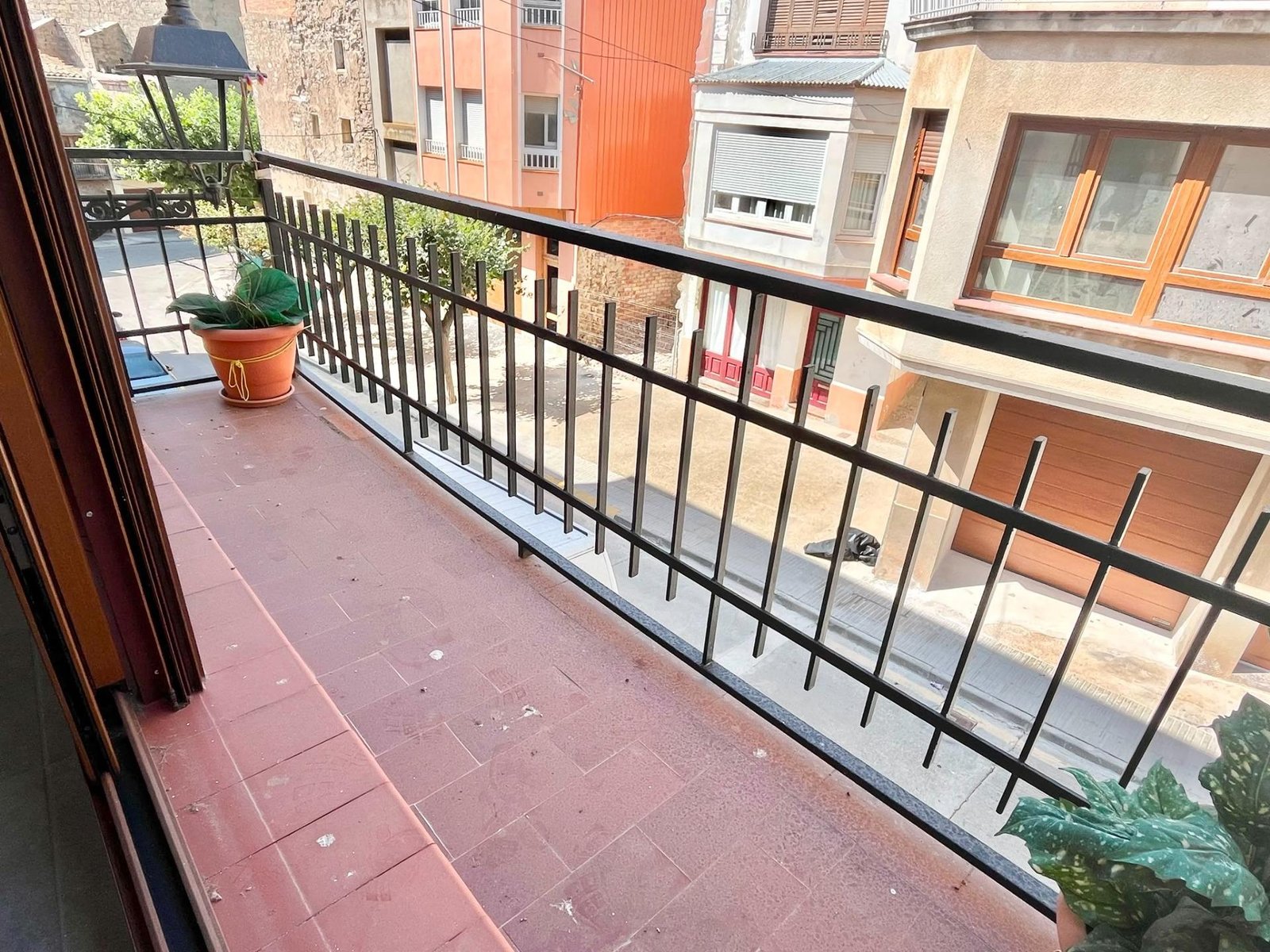 Foto 2 de Impresionante Casa de Pueblo Reformada en Castellsera por solo €270,000