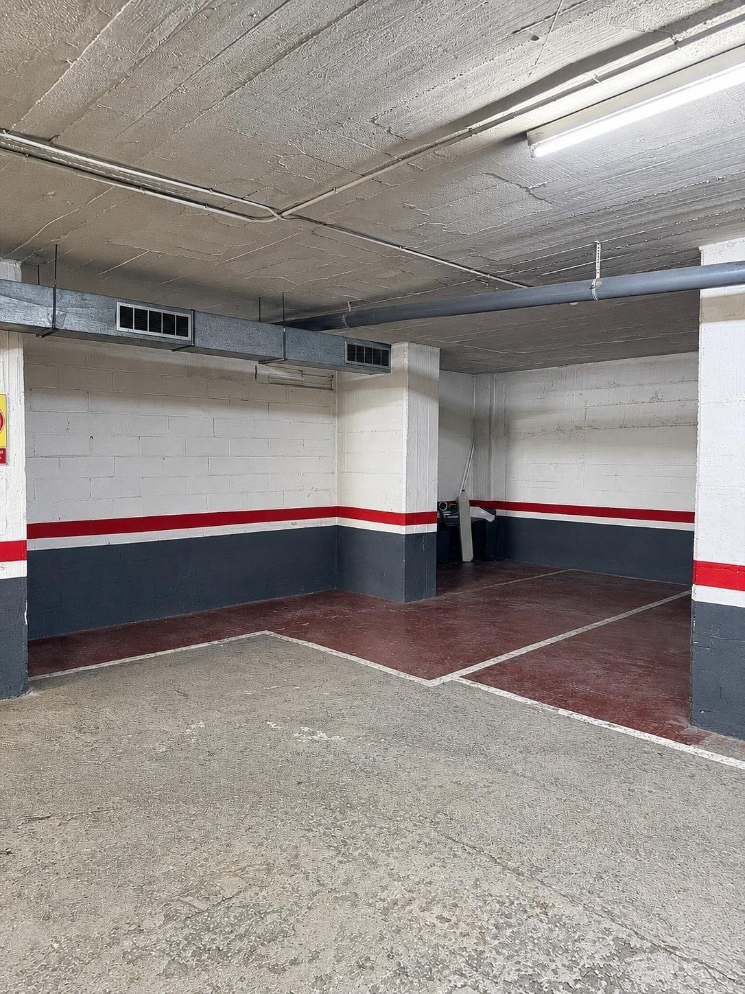 Foto 3 de Parking doble en primera planta para 2 coches y 2 motos – Ronda Ponent