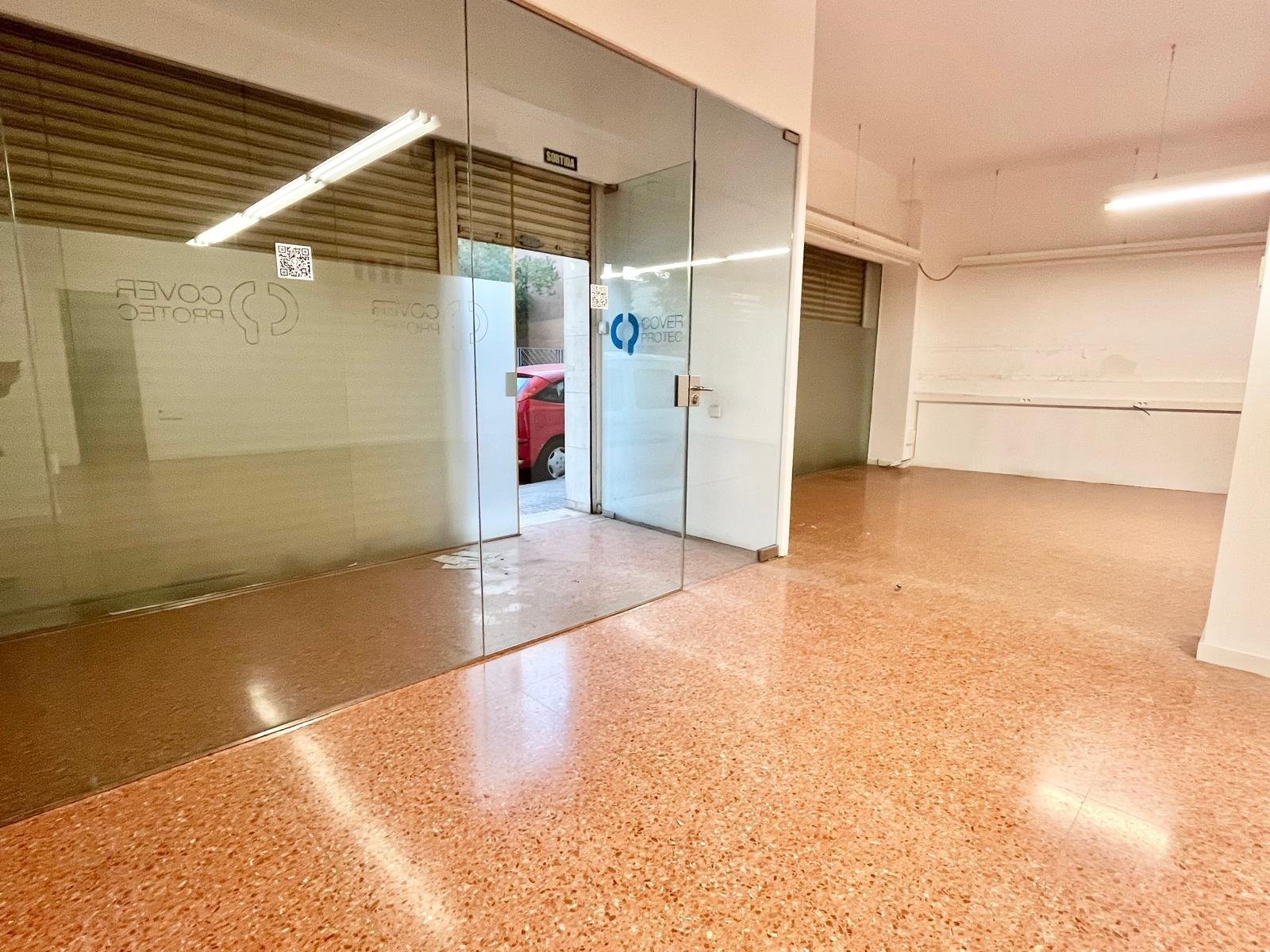Foto 4 de Local a la venta en Torrent Pere Parres, Terrassa!